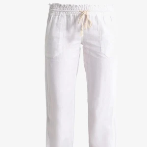 Roxy linnebyxor  - Säljer mina superfina linnebyxor ifrån Roxy. De är nydligen köpta på zalando så har inte använt dem. Strl S. Hör av er vid frågor! Säljer för samma pris som de är köpta för, då dem är slutsålda! (Lånade bilder)