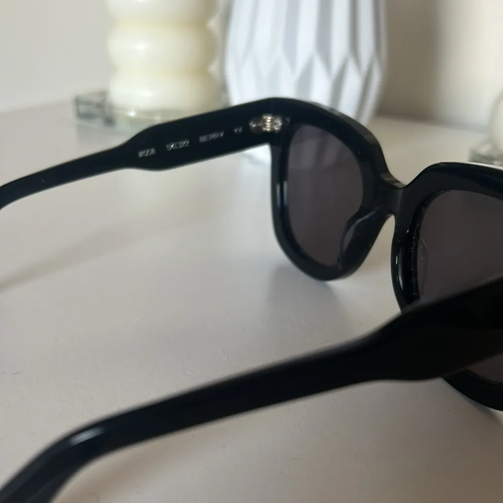 Ett par svart solglasögon från Chimi, köpt för länge sedan men använde få gånger. Superbra skicka🩷🩷. Accessoarer.