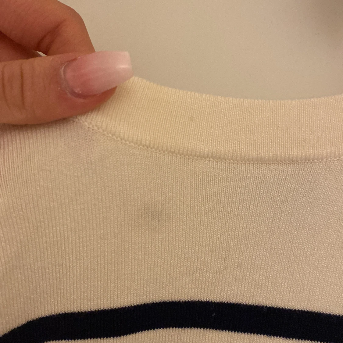 Finstickad t-shirt  - 91