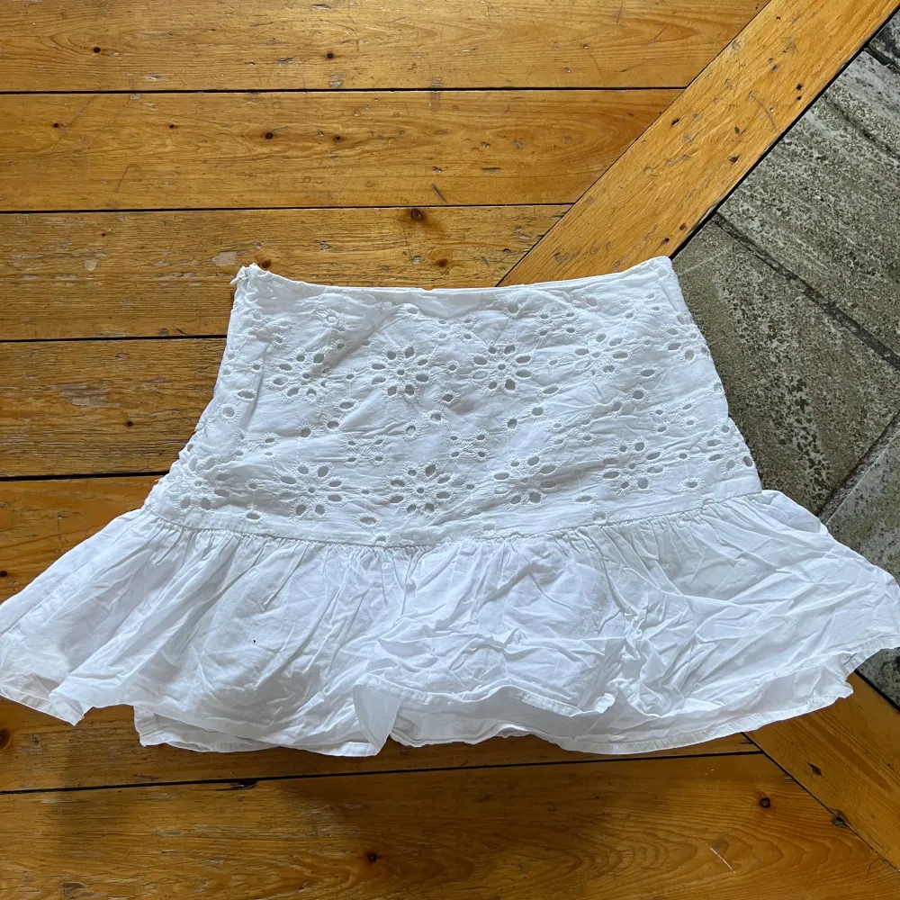 Supersöt kjol från sinsay storlek S men känns som xs, ej stretchig!. Kjolar.