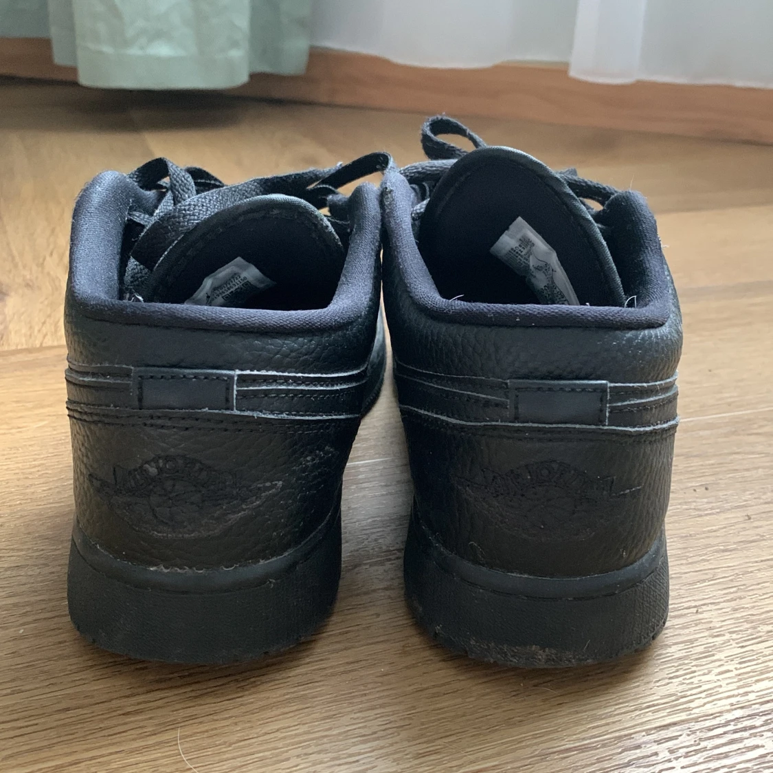 svarta jordan 4 low  - 91