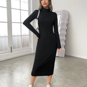 Turtleneck dress - Fick denna klänning av en supersnäll person men har inte lyckats stylea den på något sätt jag själv tycker om super mycket! Bodycon, stretch, superbekväm och den mjukaste klänningen jag har. Den passar som i bilden men är i en annan färg!