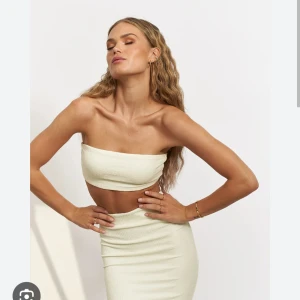 Bandeau - Bandeau från Hanna Schönbergs kollektion med NAKD. Endast använd en gång. Storlek M