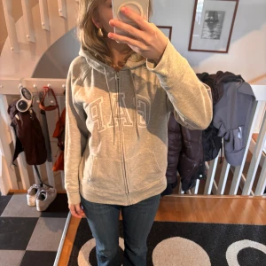 GAP kofta  - Fint skick och snålt använd, har inte fått någon användning för den😇