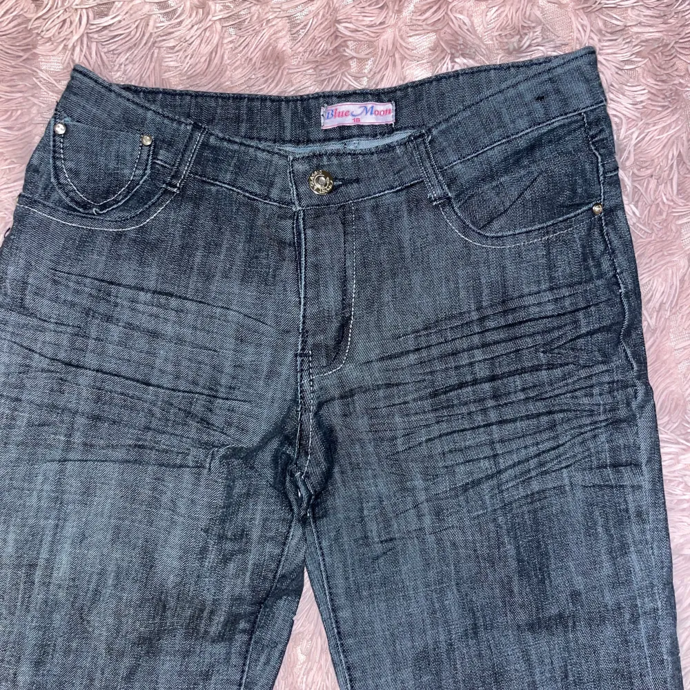 Bootcut jeans från bluemoon, står storlek 16 skulle säga att dom är xs- s, . Jeans & Byxor.
