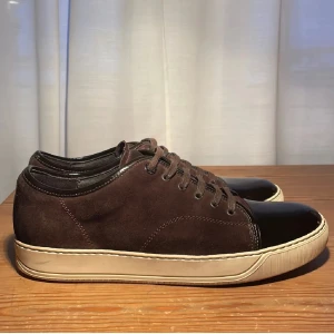 Lanvin skor - Hej! Söker nu dessa bruna lanvin med vit sula och svart cap toe. Uk 10🙌🏻