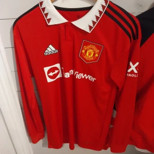 Manchester United tröja från, säsongen 2022/2023 - Storlek S och tröjan är i bra skick.