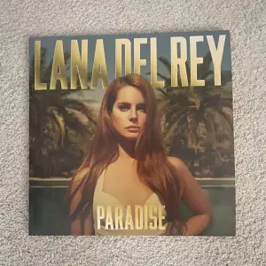Säljer Lana del Rey vinyl skiva! Använt lite men den funkar bra💘  Album: born to die (paradise)