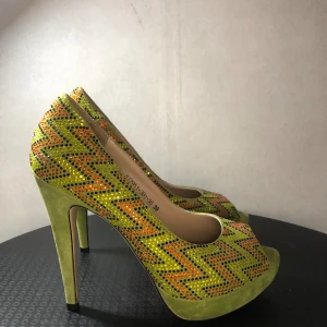 Damskor - Damskor i nästan ny skick strl 38