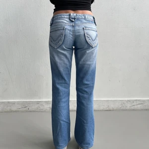 Fina jeans - Fina jeans i storlek xs Innerbenslängd: 75cm Midja: 74cm