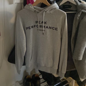 Peak performance hoodie - Skön hooide från Peak performance för bra pris 👌🔥