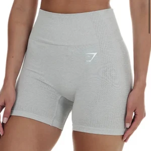 Grå shorts gymshark - Jättefina vital seamless shorts i färgen light grey marl. I bra skick eftersom jag endast använt 3 gånger. Säljs pga att jag har liknande. 
