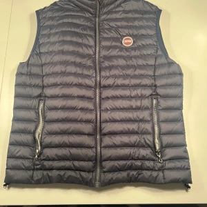 Colmar Väst - Säljer min Colmar Dunväst, str 52, sparsamt använd, väldigt bra skick, färg Navy Blue