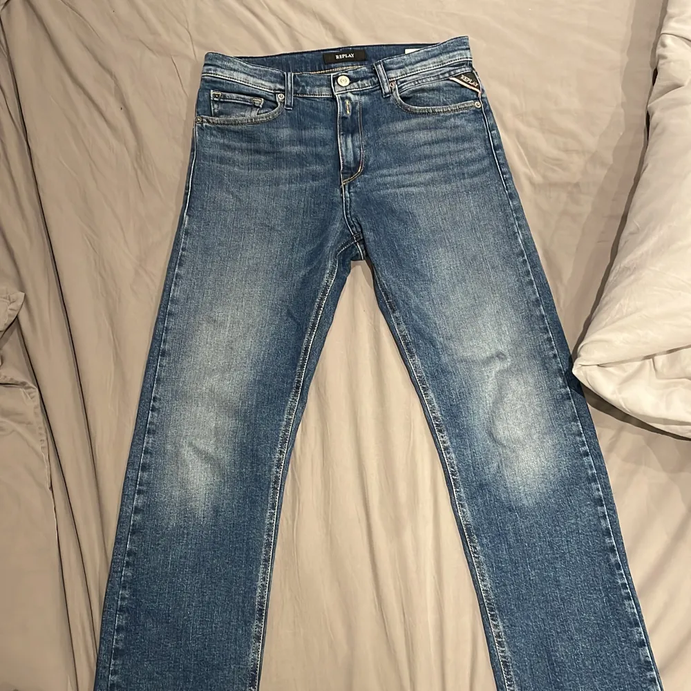 Hej säljer mina Replay THAD jeans pgr av att de är för små, storlek 14år, skriv vid frågor och intresse . Jeans & Byxor.