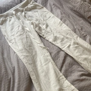 Linnebyxor - Vita linnebyxor som jag säljer då de är lite för korta för mig som är 164 och är därför aldrig använda💗💗