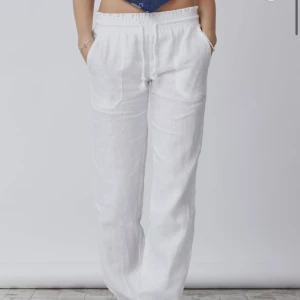 Linnebyxor  - Säljer mina supersnygga linnebyxor från Skagen clothing, pga har 2 par. Har endast använt dom ett fåtal gånger och skicket är som nytt🥰 nypris 799.