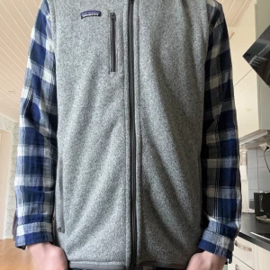 Patagonia väst - Riktigt snygg patagonia väst. unik färg! skick 5/5.  nypris 900kr mitt pris 799kr