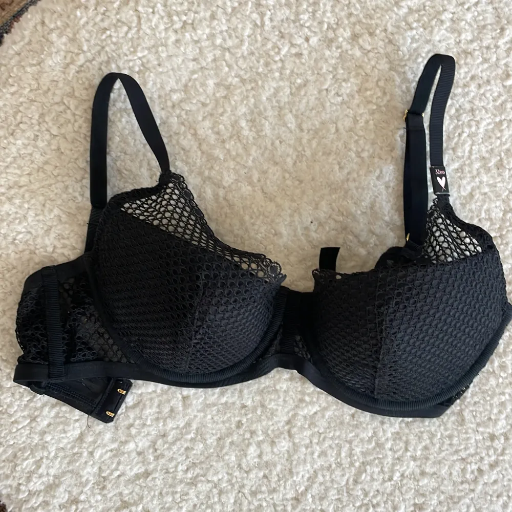 Fishnet Lace Push-up Bra Color Black Size32DD (E). Övrigt.