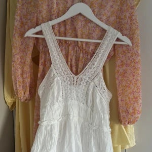 Virkad klännkng  - Vacker virkad klänning som jag köpte i Italien🌊🏖️☀️🐚