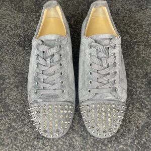 Christian Louboutin  - Christian Louboutin  Riktigt fint skick som nya!  Size 41,5 fits 42 Mitt pris 4799:-  Nypris 9000+ 