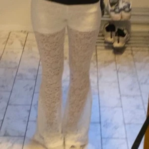 Vita spetsbyxor  - Helt oanvändba vita spetsbyxor 