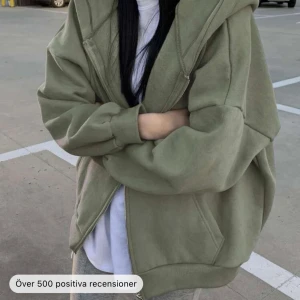 Fin kofta! - Jätte fin kofta! Använd några gånger ,super fint skick! Riktigt tjockt ,bra material!