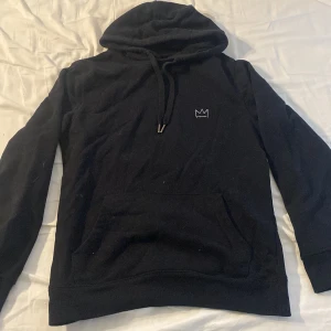 Hov1 tröja - Säljer denna hov1 tröja som inte kommit till användning så många gånger, pris kan diskuteras!💕 skriv priv för frågor eller mer bilder💕