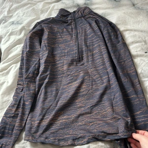 Nike träningströja - Träningströja från Nike! Knappt andvänt så den är som ny. ❤️