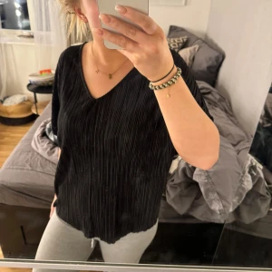 Tröja  - Super fin och skön tröja, men används ej❤️ sitter som typ stor S/ en M 