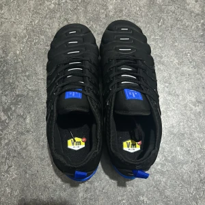 Nike Vapormax plus - Helt nya vapormax plus inte ens använda 100% äkta paketet finns också säljer den för att den är för liten för mig nypris 2200kr säljer den för 950kr och jag betalar frakt