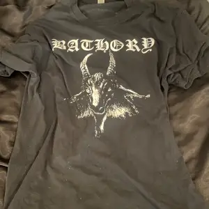En helt ny Bathory tröja, köpte från bluefox 🫶🏻