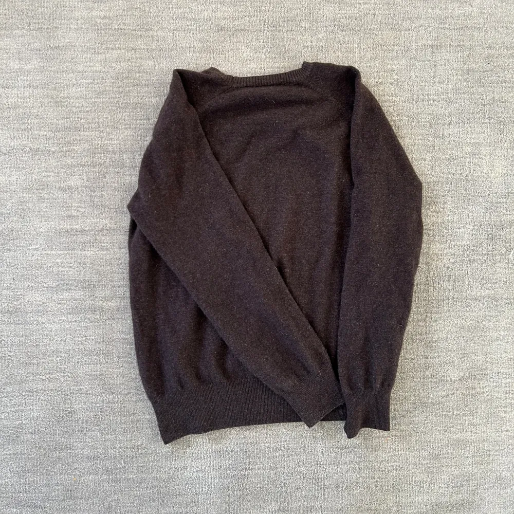 Säljer den är snygga Oscar Jacobson tröjan i storlek S för 525kr! I väldigt bra skick och utan defekter. Skriv om minsta funderingar!🔥. Tröjor & Koftor.