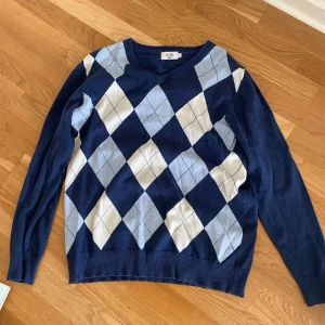 Mönstrig tröja - Blå tröja med fint mönster. 😊
