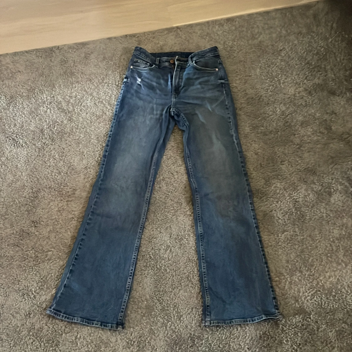Blåa bootcut jeans