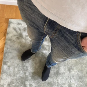 Tiger of Sweden slimfit Jeans - Tjena, säljer ett par jeans från tiger of Sweden i modellen Pistolero, jeansen är i bra skick, St 31/30 passar bäst på folk över 180. Går gärna ner i pris.