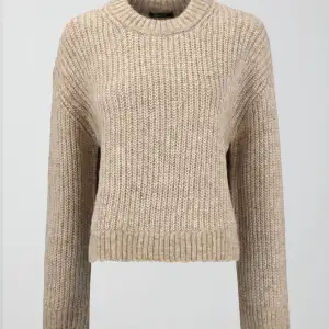 Säljer min stickade tröja från Gina tricot. Bra skick väl omhändertagen och använda fåtal gånger💕 nypris 299