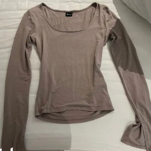 Gina tröja - Säljer min långärmade Gina topp med slits på ärmarna använt 2 ggr💝