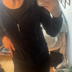 Kofta  - Så fin o gosig 💓 säljer då den inte används längre, några tecken på användning men inget som märks supermycket !!