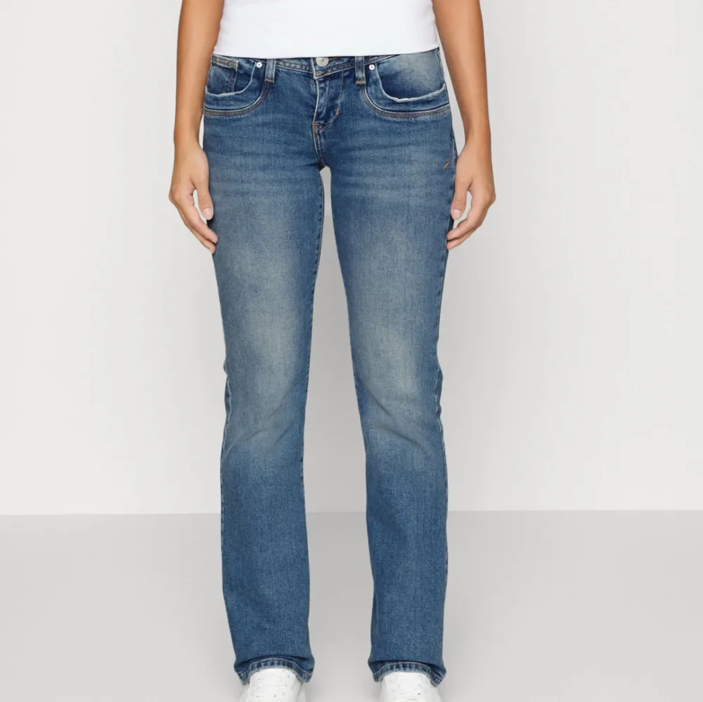Super snygga lågmidjade ltb jeans! Säljer då dom är för stora för mig, användts maximalt 3 ggr💕 Strorlek: W29 L32 passar mig som är 170!💕. Jeans & Byxor.