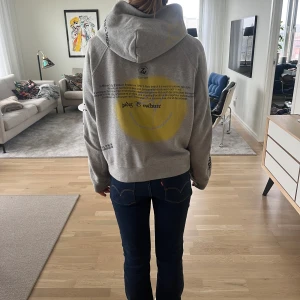 Hoodie  - Säljer min as coola hoodie från Zadig & Voltaire. Den finns inte kvar i deras sortiment  Köpt för 2500 Pris kan diskuteras 