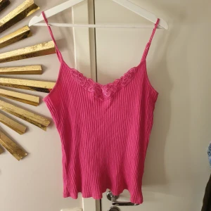 Topp - Topp med spetskant 