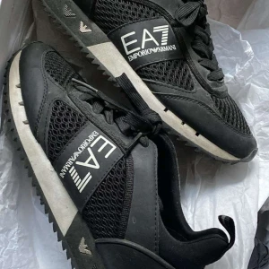 Armani skor  - Andvänd 2 gånger 37,5 