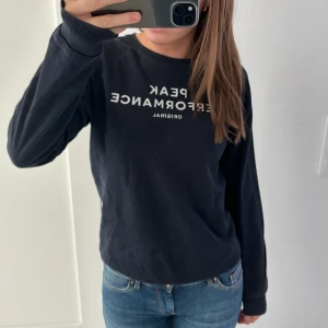 Sweatshirt  - En snygg sweatshirt från peak performance, kommer ej till användning längre💕