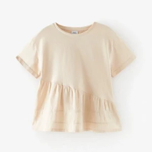 Zara tröja - Så söt tröja från zara, i barnstrl men passar XXS-S, beroende på hur man vill att den ska sitta💓 kan tyvärr inte lösa bild på då tröjan redan är packad i paketet då en köpare var oseriös