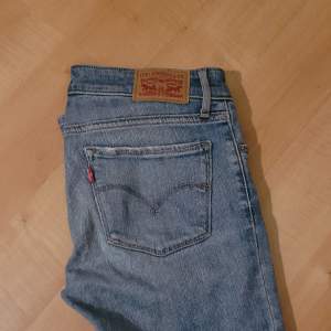 711 skinny Levi's jeans, använda men fint skick & inga tecken på slitage❤️