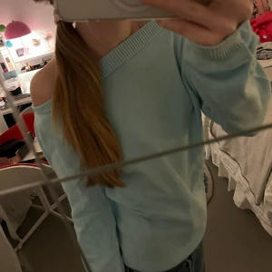 GANT tröja - Jäääättefin blå stickad tröja från gant. Jag kan ha den lite off-shoulders. Nypris: ca 1500kr💗💗