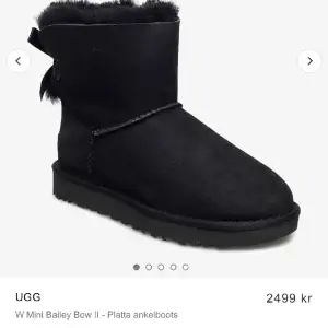 Super fina uggs i storlek 40! Bra skick säljer då de är aningen stora🩷