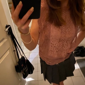 Rosa spetstopp  - Rosa spets topp nästan helt oanvänd, i nyskick❣️ 