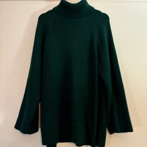 Stickad grön tröja - Endast använd 1 gång 