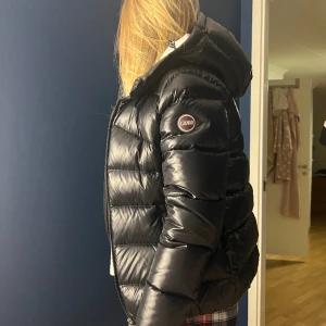 Colmar vinter jacka  - Säljer en tjockare modell av colmar jacka, jackan är köpt vintern 2022 men sparsamt använd.  Köpt på kids brand store för 6000kr. Jackan är storlek 164/170 och passar mig fint som är 170 cm.  3000kr. 